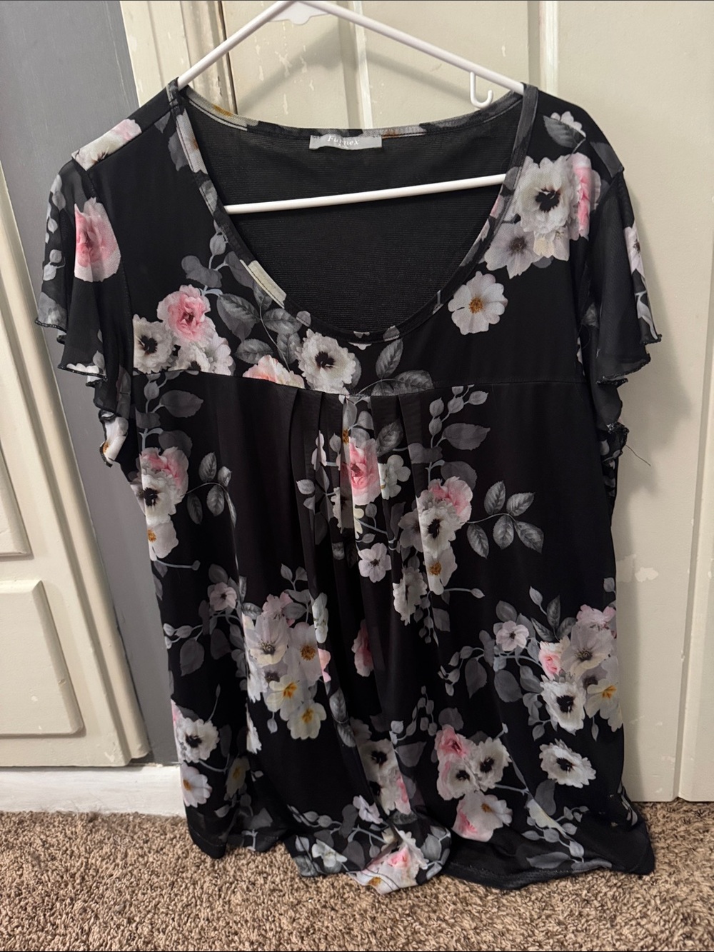 3/20 Women’s Black Floral Short Sleeve Scoop Neck Top